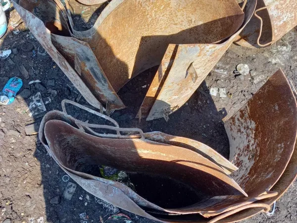 Збір металу після розбору ангару — Бориспіль
