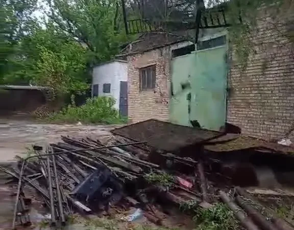 Вивіз металу після реконструкції комерційної будівлі — Київ